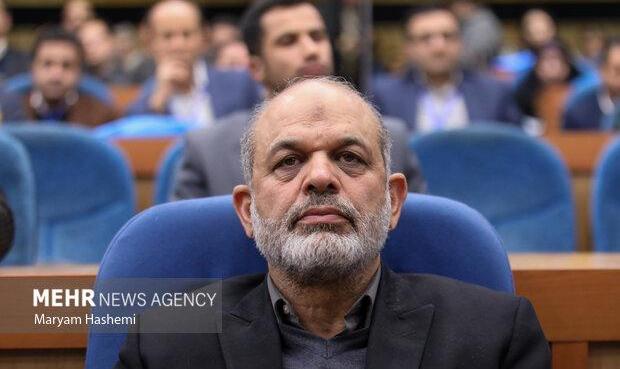 احزاب و سلایق مختلف سیاسی باید با یکدیگر گفت‌وگو کنند