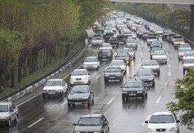 باران خیابان‌های تهران را قفل کرد/ وضعیت ترافیکی محدوده بیمارستان گاندی و میدان قزوین