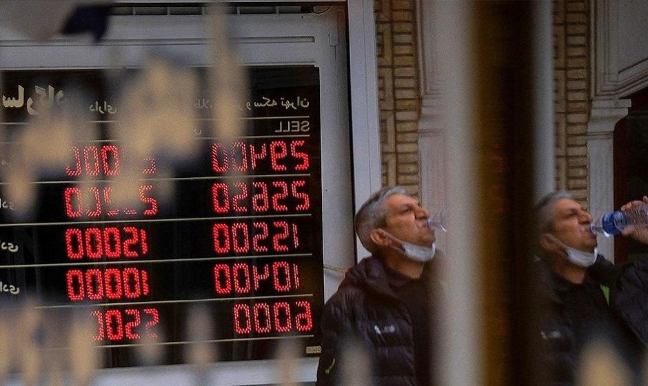 در پی حملات اسراییل، دلار آزاد رفت بالای ۵۰ هزار تومان