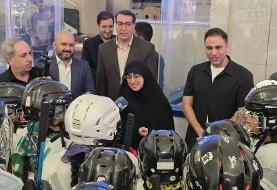 رئیس کمیته ورزش شورای شهر در  جمع دختران هاکی روی یخ ایران