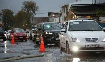 بحران باران در بندر انزلی/ ۱۰۰ واحد مسکونی در آب گرفتگی