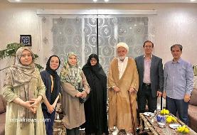 کروبی در دیدار با فرزندان موسوی و رهنورد؛ برخی در مجلس برای پوتین یقه پاره می‌کنند/ کروبی موسوی ...