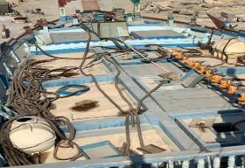 توقیف شناور حامل سوخت قاچاق در آبهای خلیج فارس/ ۱۱ قاچاقچی دستگیر شدند