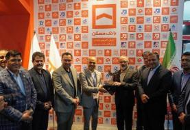 پرنده «تندیس کیش اینوکس ۲۰۲۵» بر شانه‌های بانک مسکن نشست