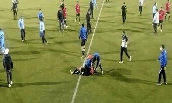 چاقوکشی در رختکن تیم سابق لیگ برتری!