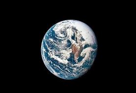 زمین کج شده است!