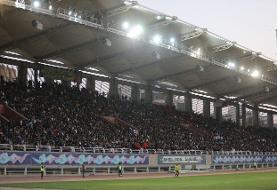 زنان بازهم پشت درهای بسته ورزشگاه امام رضا(ع) ماندند/ استقبال باورنکردنی از مسابقه ابومسلم