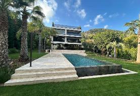 عکس | ویلای لاکچری گواردیولا در نزدیکی همسر سابق!