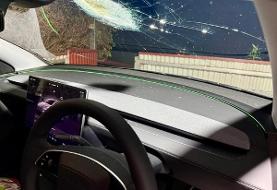 شهاب‌سنگ شیشه خودروی در حال حرکت را ذوب کرد / حادثه‌ای نادر در بزرگراه