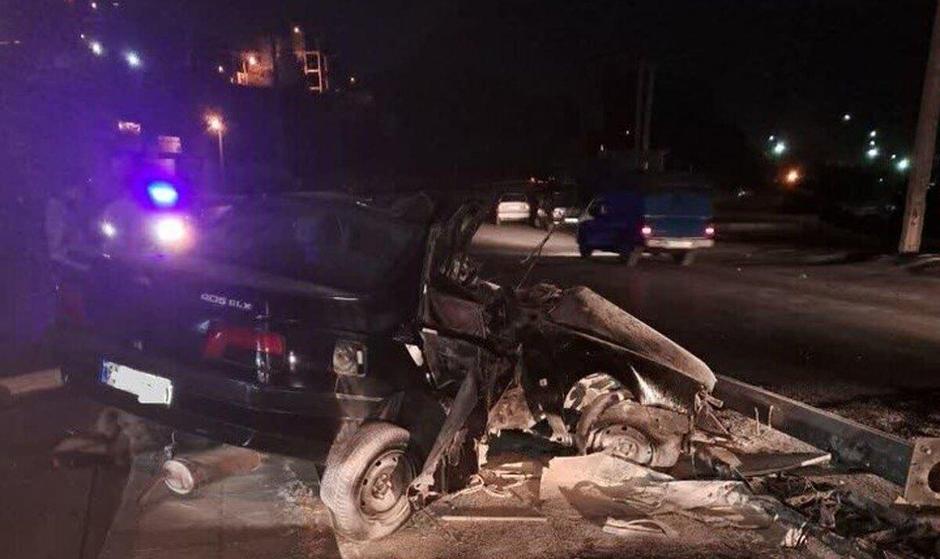 برخورد مرگبار پژو ۴۰۵ با تیر چراغ برق در خرم آباد!