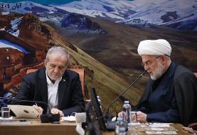 دیدار پزشکیان با جمعی از علما و روحانیون استان کردستان + تصویر