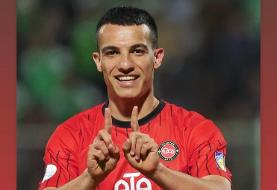 ستاره تراکتور گل خود را تقدیم به صابر کاظمی کرد