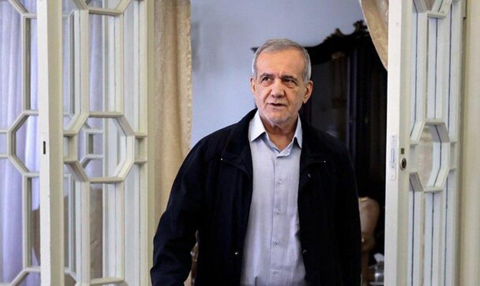 عیادت پزشکیان از سقاب اصفهانی