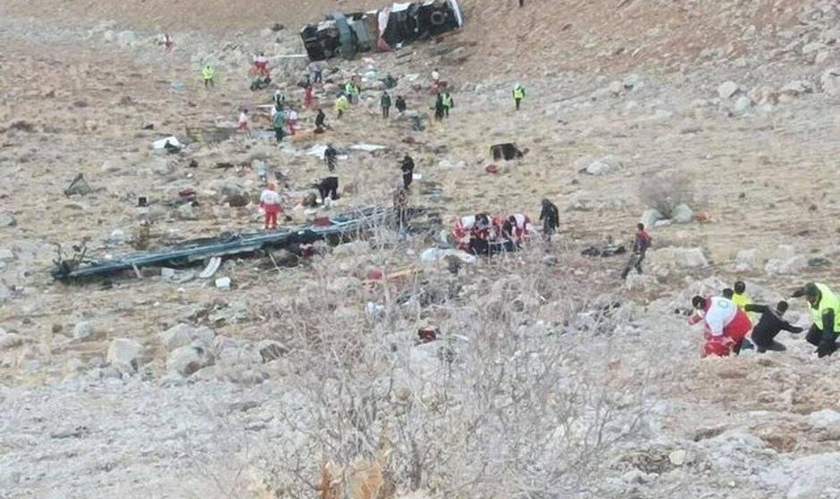 پیدا شدن راننده اتوبوس واژگون شده تهران به یاسوج/ او زنده است