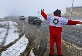 تداوم عملیات هلال‌احمر در ۱۸ استان/ رهاسازی بیش از هزار خودرو از برف و کولاک