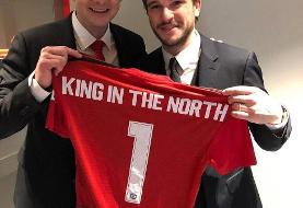 عکس | جان اسنو در کنار اسطوره منچستریونایتد