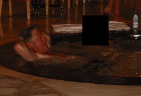 تصویر جنجالی از بیل کلینتون در استخر اپستین | تصاویر