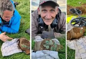 پیدا شدن بزرگترین گنج ولز؛ دو کوزه پر از سکّه‌های روم باستان | عکس