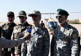 فرمانده کل ارتش: ماموریت مهم  ارتش حفاظت از تمامیت ارضی ایران است/ تمام تحرکات دشمن را به دقت ...