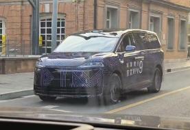 استفاده از کلاه ایمنی نامرئی در خودروی چینی / برای اولین بار در جهان