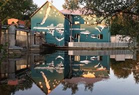 هنر وارونه‌ای که با بازتاب در آب، واقعیت می‌یابد: دنیای شناور (+تصاویر)