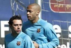 وقتی ژاوی عظمت باشگاه بارسلونا را به تیری آنری نشان داد