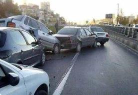 تصادف زنجیره‌ای  دو پراید، یک وانت، یک سمند و یک پژوی ۲۰۶ در اتوبان امام‌علی/ چند نفر مصدوم شدند