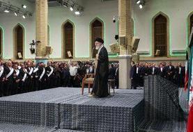 در دیدار هزاران نفر از کارگران سراسر کشور؛ پشتیبانی تمام قد رهبر انقلاب از جامعه کارگری/ کارگر؛ ...