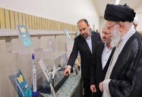بازدید رهبر انقلاب از نمایشگاه «همه با هم برای ایران برای مدرسه»