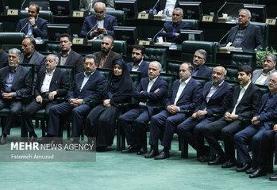 تصاویری از حضور همزمان قالیباف، مخبر و حداد عادل در مجلس/ در گوشی حرف زدن رئیس‌جمهور و رئیس مجلس