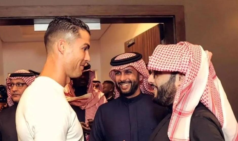 عربستان به دست و پای رونالدو افتاد