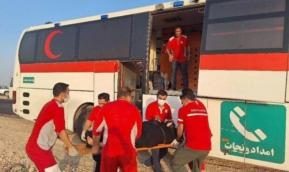 انحراف اتوبوس زائران اربعین در جاده/ ۴۳ نفر مصدوم شدند