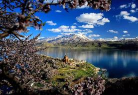دریاچه ای که رنگ موها را تغییر می دهد