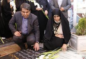 ادای احترام معاون رئیس جمهور به مقام سردار شهید سلیمانی