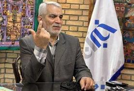 فعال اصولگرا: داشتن گوشی همراه به این معنی است که شما یک نتانیاهو یا یک ترامپ همراهتان است!/ ...