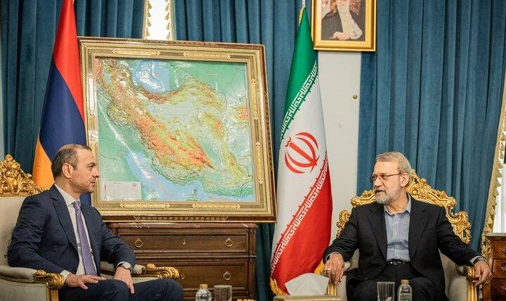 لاریجانی: امضای سند جامع روابط راهبردی میان ایران و ارمنستان امری لازم است