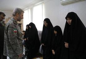 امیر حاتمی با خانواده‌های شهدای ارتش در جنگ ۱۲ روزه دیدار کرد