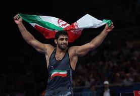 برق مدال طلا بر گردن هادی ساروی