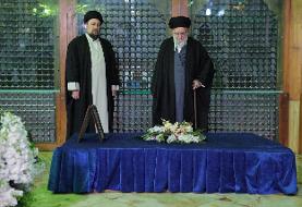 فاتحه خوانی رهبر انقلاب بر مزار آیت الله هاشمی+ تصاویر