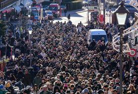 ساکنان کرانس-مونتانا در راهپیمایی سکوت برای قربانیان آتش‌سوزی