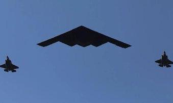 هزینه یک ساعت پرواز بمب‌افکن «بی ۲»‌ چقدر است؟‌