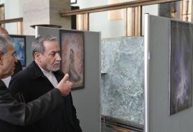 بازید عراقچی از نمایشگاه آثار استاد فرشچیان در مقر اروپایی سازمان ملل (+عکس)