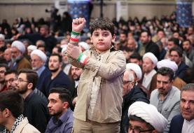 دست نویسی کودکان در دیدار امروز رهبری/ طرفداران تیم تراکتور هم آمدند + تصاویر