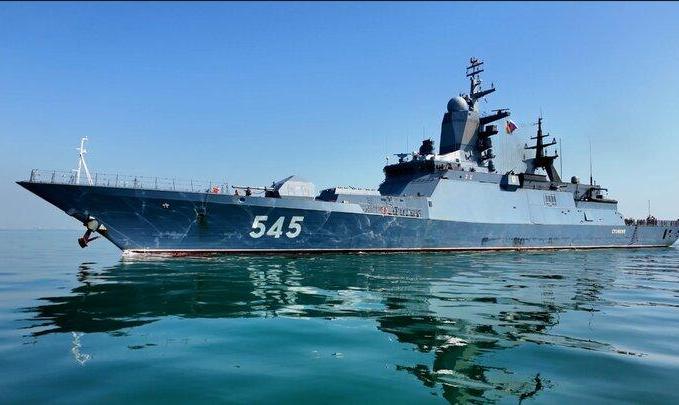 ناو روسی برای شرکت در رزمایش دریایی به بندرعباس رسید