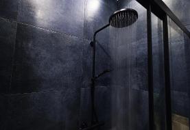 فواید باورنکردنی دوش گرفتن در تاریکی | چگونه دوش تاریک را درست انجام دهیم؟